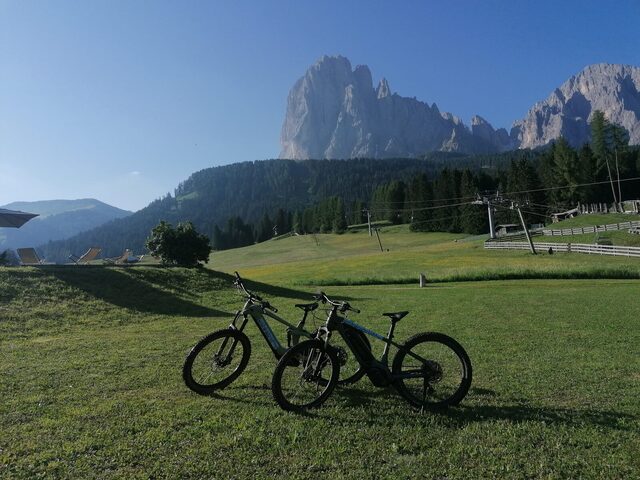 MTB with front-suspension bikefront (0,04", 1 day)